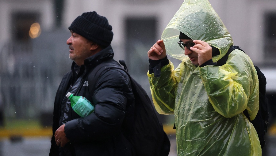 Anuncian chubascos y posibles tormentas eléctricas para este domingo en la Región Metropolitana