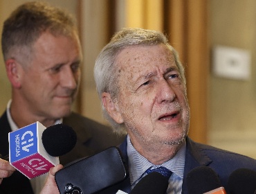 Van Klaveren destaca liderazgo de Bachelet tras retirar su candidatura a la ONU