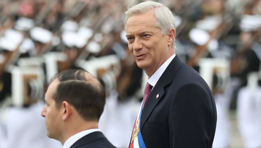Presidente Kast sube un punto en aprobación y llega al 36% en nueva encuesta Cadem: 60% desaprueba su gestión en el Gobierno