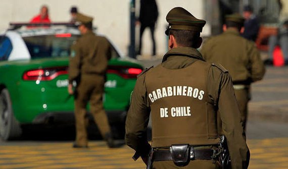 Dos carabineros de Tiltil fueron detenidos y desvinculados tras ser acusados de quedarse con dinero durante fiscalización