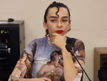 "Una estaca le atraviesa la cabeza": Diputada Rodríguez denuncia a académico de la UC por polémico comentario en X