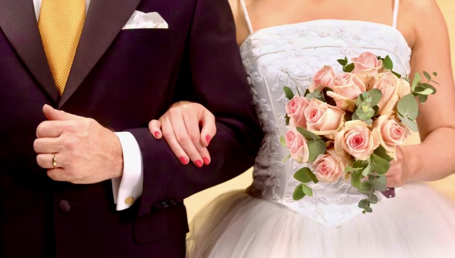 Continúa la búsqueda de banquetera acusada de estafar a 60 parejas en Viña del Mar