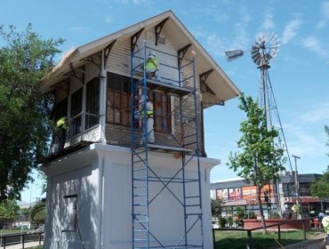Municipio y EFE renuevan históricas cabinas ferroviarias de Villa Alemana y Peñablanca