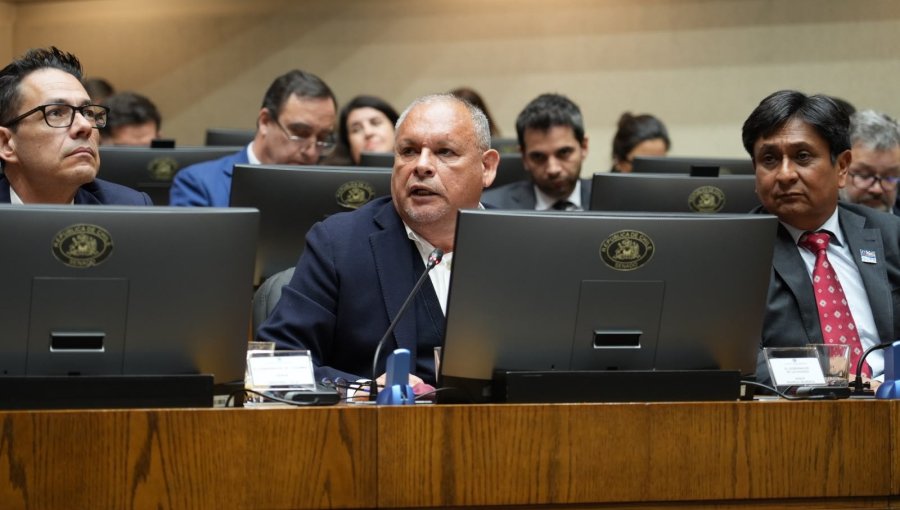 Gobernador Mundaca defiende presupuesto ante el Congreso, anuncia visita a La Moneda y critica rol de los delegados presidenciales