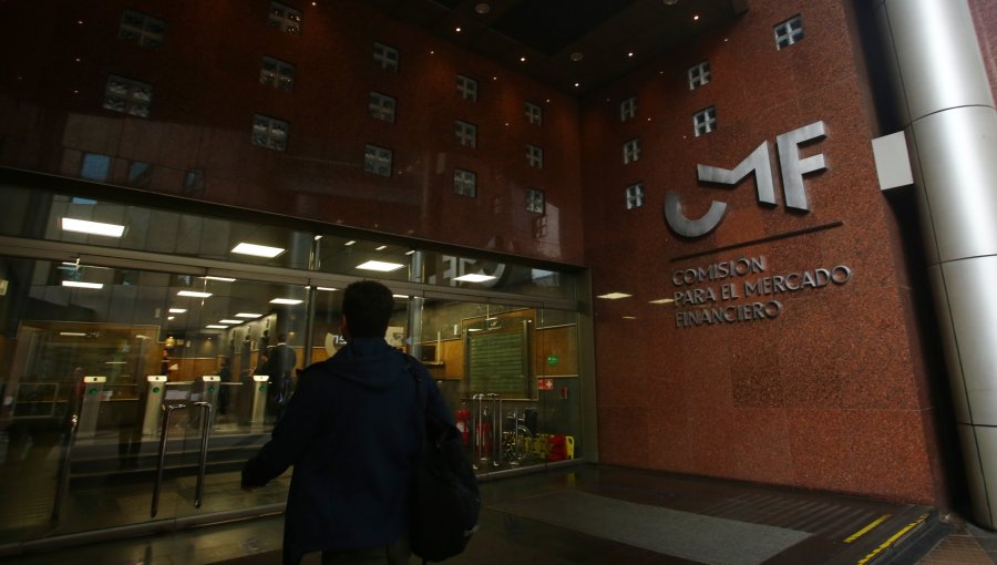 CMF multa con $1.025 millones a sociedad por cotizaciones ficticias y manipulación de precios en la Bolsa de Comercio de Santiago