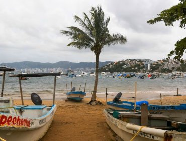 Huracán Polo reduce su fuerza a categoría 4 y sigue su amenazante paso por la costa del Pacífico de México