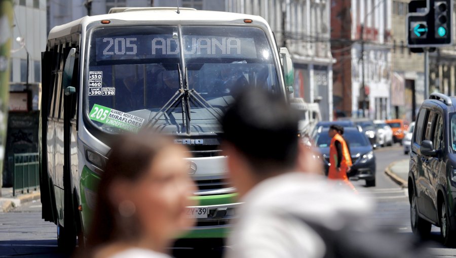 Dueños de 42 buses denuncian millonarios subsidios pendientes tras salida de Viña Bus y piden rastrear monto cercano a $200 millones