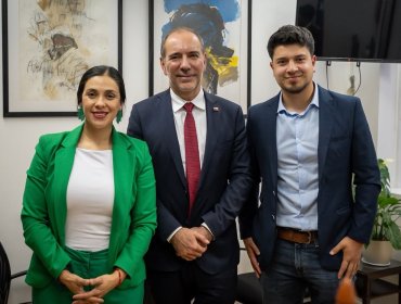 Senadora Cariola acude al biministro De Grange para solicitarle medidas alternativas frente al cierre de calle Carampangue