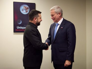 Zelenski se reúne con Presidente Kast en la ONU: agradeció el respaldo chileno e invitó al mandatario a visitar Ucrania