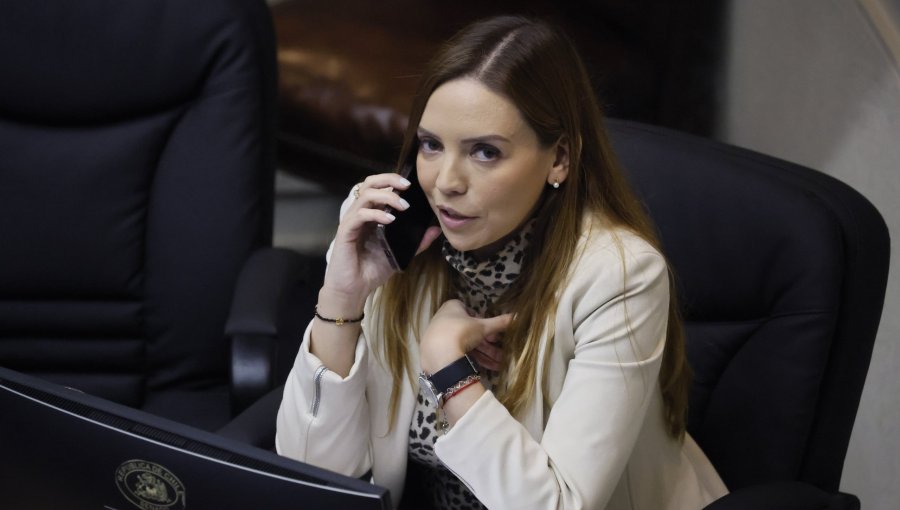 Revelan nuevos chats que complican a la senadora Camila Flores: acusó estar “perdiendo $80 millones” en rendiciones de campaña