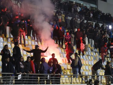 Lanzamiento de fuegos artificiales obligó a suspender el partido entre Everton y la U por la Copa Chile