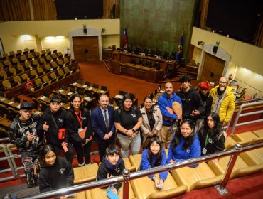 Diputados de Valparaíso impulsan financiamiento permanente para escuela Toki Rapa Nui