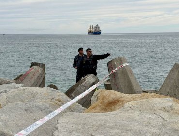Hallan cuerpo de un hombre sin vida en los roqueríos de avenida Perú en Viña del Mar