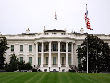 Juez federal ordena a EE. UU. restablecer de inmediato las credenciales de CNN, MSNBC y Politico en la Casa Blanca