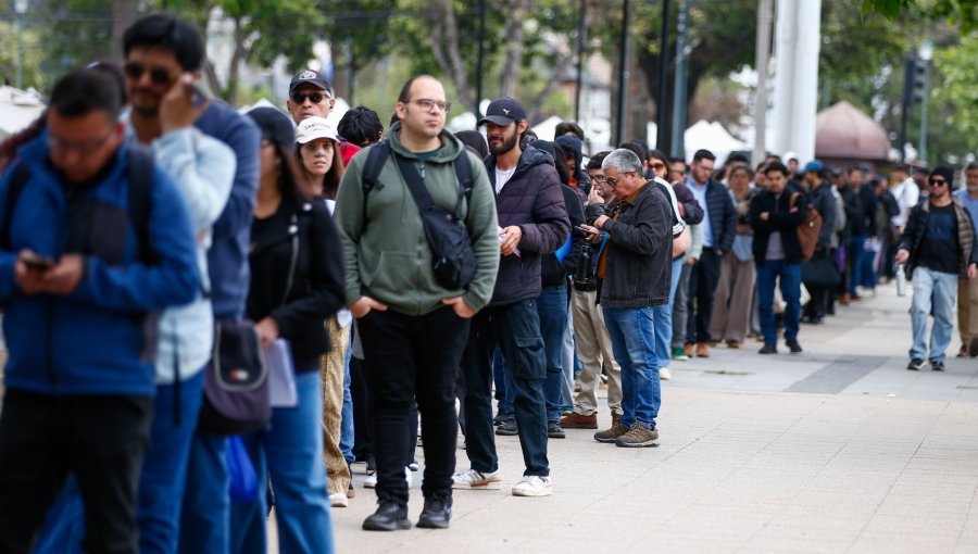 Crisis de empleo se hace visible en Viña del Mar: cientos de personas llegaron a feria laboral en busca de una oportunidad
