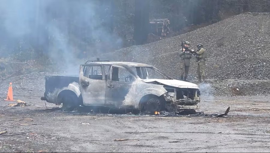 Ataque incendiario deja una camioneta destruida en un sector rural de Collipulli