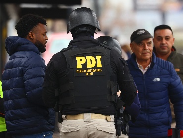 PDI detiene a adolescente y adulto por secuestro de ciudadano peruano en Recoleta