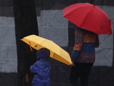 Vuelven las lluvias a la Región Metropolitana: sistema frontal llegará este lunes