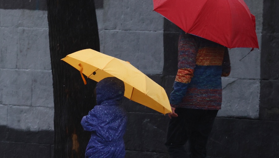 Vuelven las lluvias a la Región Metropolitana: sistema frontal llegará este lunes