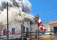 Incendio estructual afecta a segundo piso de un inmueble en pleno centro de Quillota