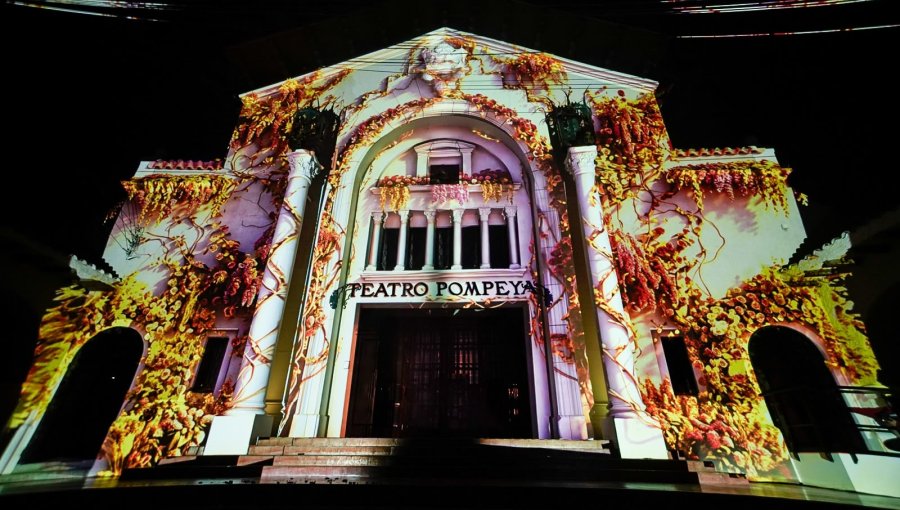 Histórica noche en Villa Alemana: mapping en la fachada del Teatro Pompeya recorrió sus 100 años de historia
