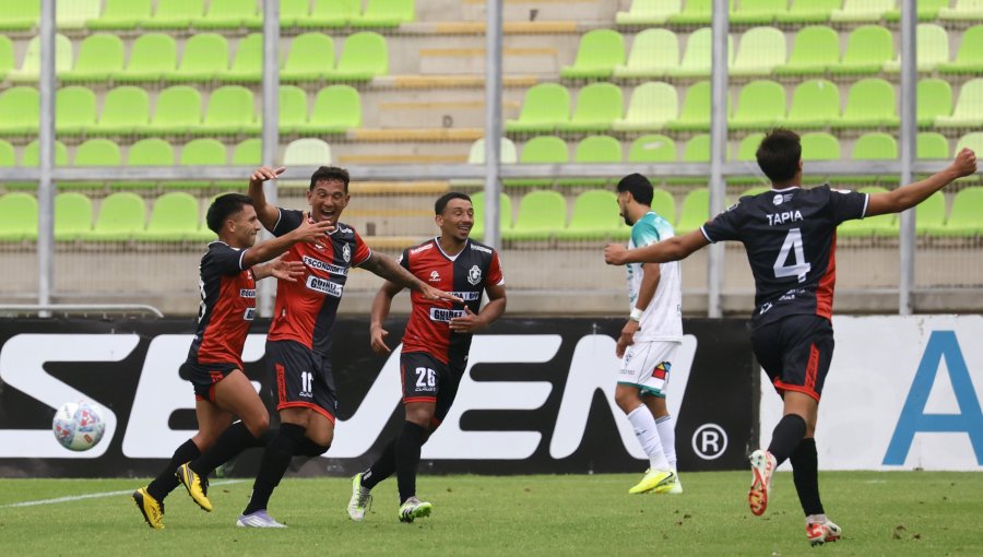 Antofagasta vence 4-1 a Iquique y clasifica a cuartos de final de la Copa Chile