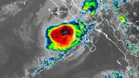 Alerta en la costa del Pacífico de México ante la llegada del huracán Polo a la península de Baja California