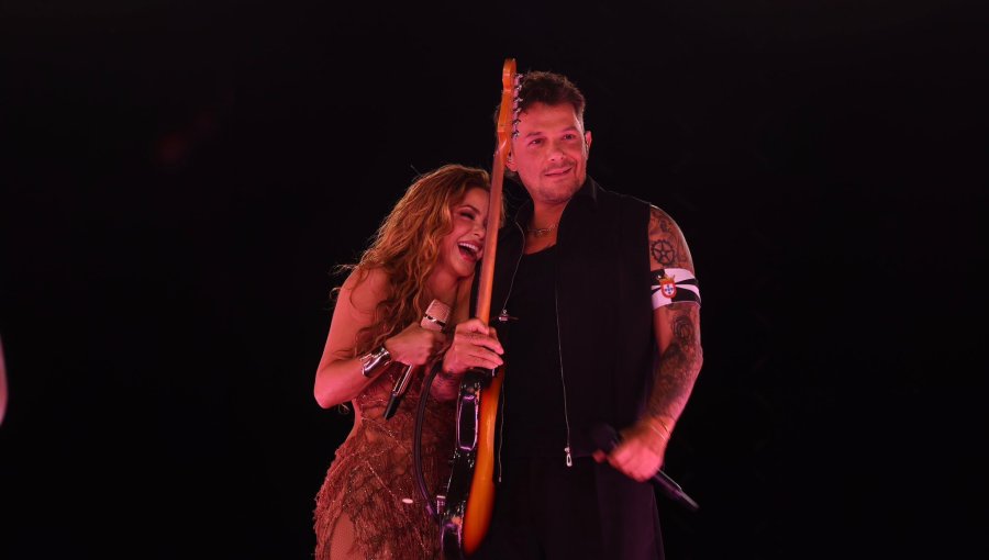 Alejandro Sanz sorprende al público de Shakira y se suma a su concierto en Madrid