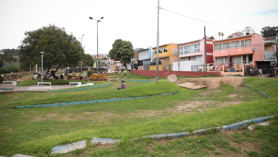 Plaza Franklin de Valparaíso será renovada con obras que incluyen accesibilidad y nueva iluminación en el cerro Las Delicias