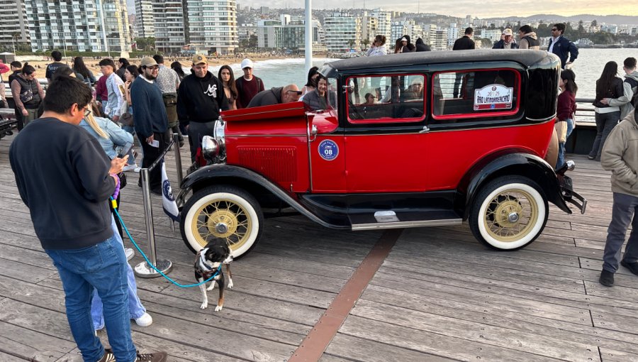 Viña del Mar exhibió autos clásicos en inédita jornada patrimonial en Muelle Vergara