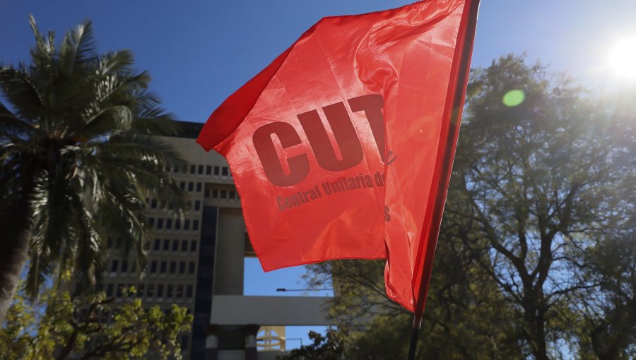 CUT propone «Fondo Nacional de Cuidados Integrales» para financiar la Sala Cuna Universal sin recurrir al Seguro de Cesantía