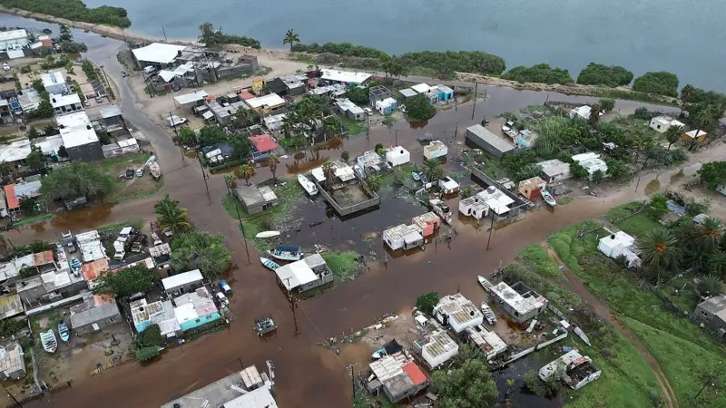 Huracán Polo toca tierra dos veces en México con intensas lluvias, pero sin dejar heridos o fallecidos