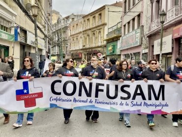 Gremios de la salud marcharon en Valparaíso exigiendo más recursos para la salud primaria: Confusam advirtió "serios problemas"