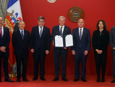 Presidente Kast presenta proyecto para extender bonos a transportistas y pescadores tras alza en los combustibles