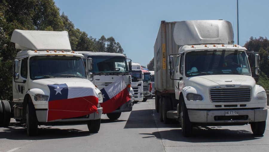 Ultimátum del gremio de camioneros al Gobierno: dieron 48 horas a La Moneda para responder ante alzas en el precio del diésel