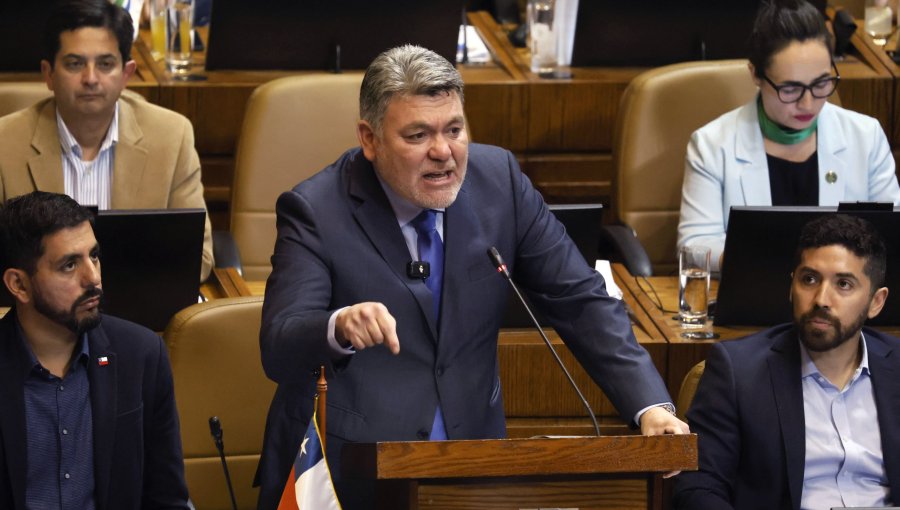 Diputado Venegas insiste en que algunas respuestas del ministro Pérez Mackenna durante interpelación "faltaron a la verdad"