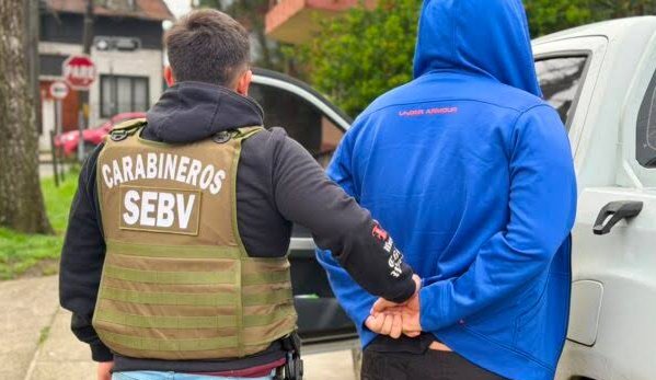 Detienen a tres personas por presuntas estafas en compra de autos en Quilpué y Valparaíso