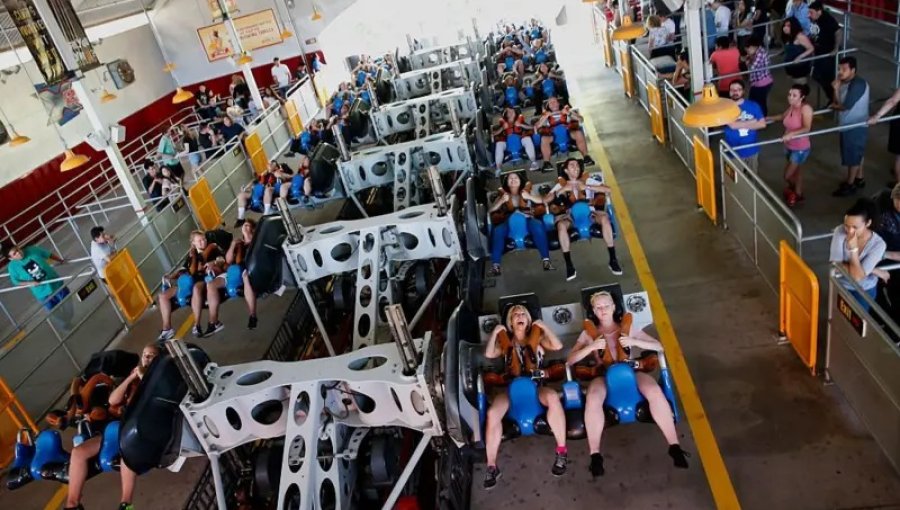 Parque de atracciones en California clausura montaña rusa tras cientos de denuncias de lesiones cerebrales