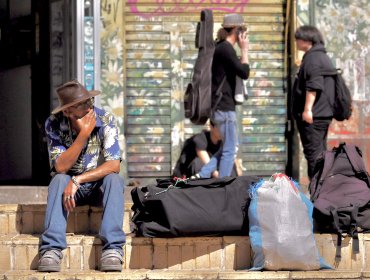 Desempleo sigue golpeando sin piedad a la región Valparaíso: desocupados aumentan casi 20% en un año y tasa llega al 10,2%