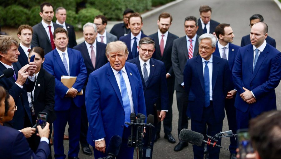 Donald Trump ordena reemplazar término "inteligencia artificial" por "superinteligencia" en comunicaciones oficiales