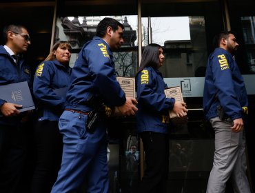 Corte de Santiago pone límite a la revisión de celulares de tres imputados por fraude de $14 mil millones en la Junaeb