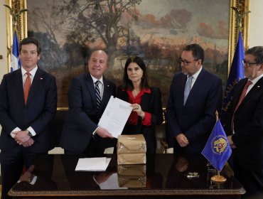 Ministro Quiroz ingresa proyecto de Presupuesto 2027 al Congreso: gasto total se expande en 1,5%