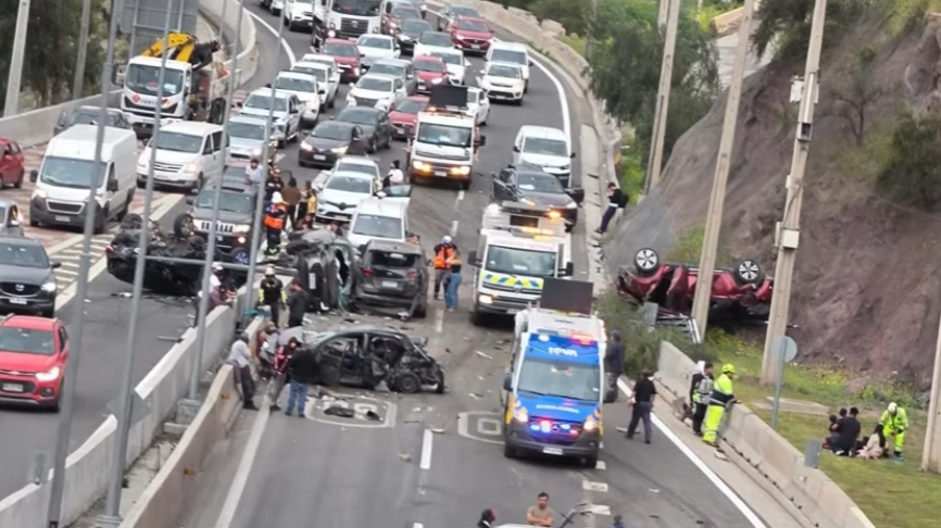 Un fallecido y cerca de 10 lesionados deja grave accidente de tránsito en La Pirámide en Huechuraba