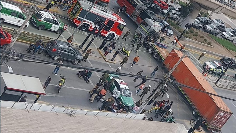 Cuatro personas sufrieron lesiones graves tras ser atropelladas por radiopatrulla de Carabineros durante persecución en La Florida