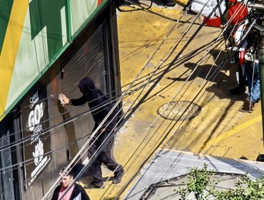 Carabineros destaca marcha estudiantil "pacífica y tranquila" en Valparaíso, pero reporta tres detenidos por rayar una farmacia