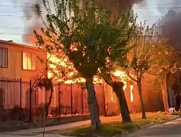 Incendio estructural destruye una vivienda y deja ocho damnificados en Limache
