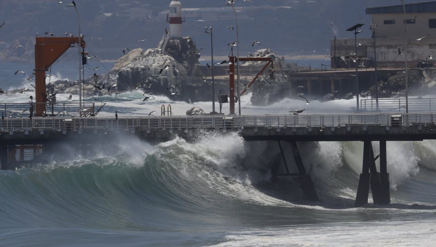 Armada emite aviso de marejadas para la costa de Valparaíso durante el fin de semana