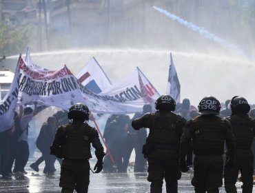 Diversos incidentes marcaron la marcha convocada por la Confech en Santiago: al menos 12 personas fueron detenidas