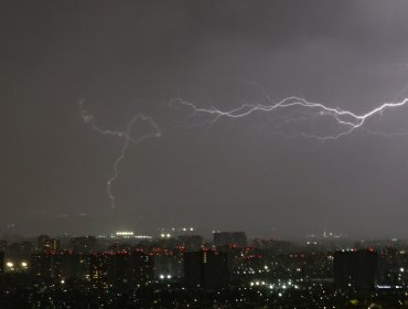 Declaran Alerta Temprana Preventiva para la región Metropolitana ante probables tormentas eléctricas y precipitaciones
