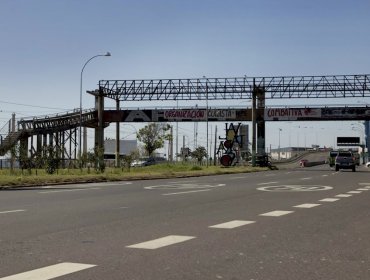 Informe alerta por falta de decretos alcaldicios para autorizar uso de pasarelas de la Av. España de Valparaíso para fines comerciales